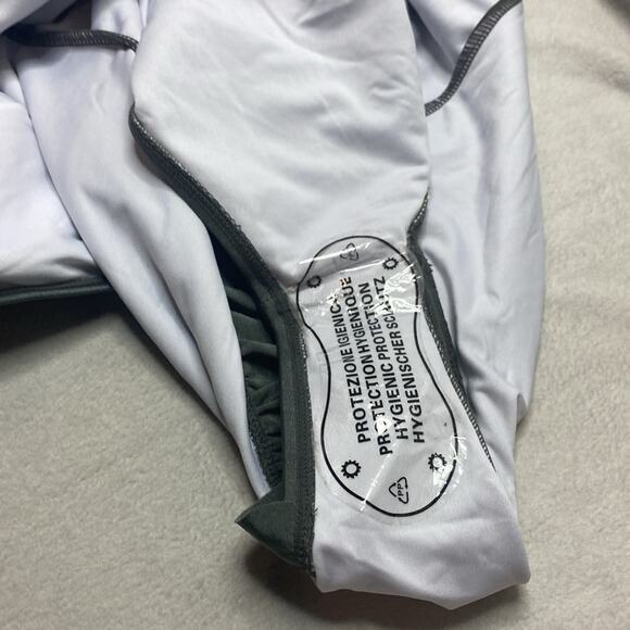 Cupshe Olive Green 1 piece swim suit size large - Picture 7 of 7